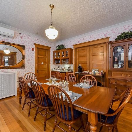 Harrison House Bed & Breakfast 内珀维尔 外观 照片