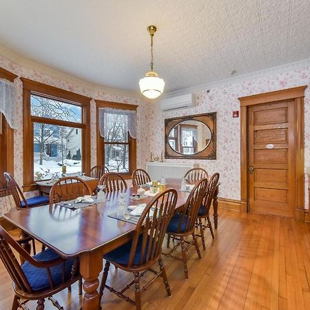 Harrison House Bed & Breakfast 内珀维尔 外观 照片