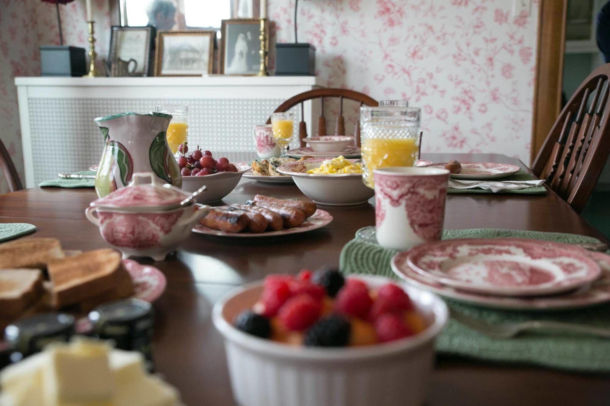 Harrison House Bed & Breakfast 内珀维尔 外观 照片