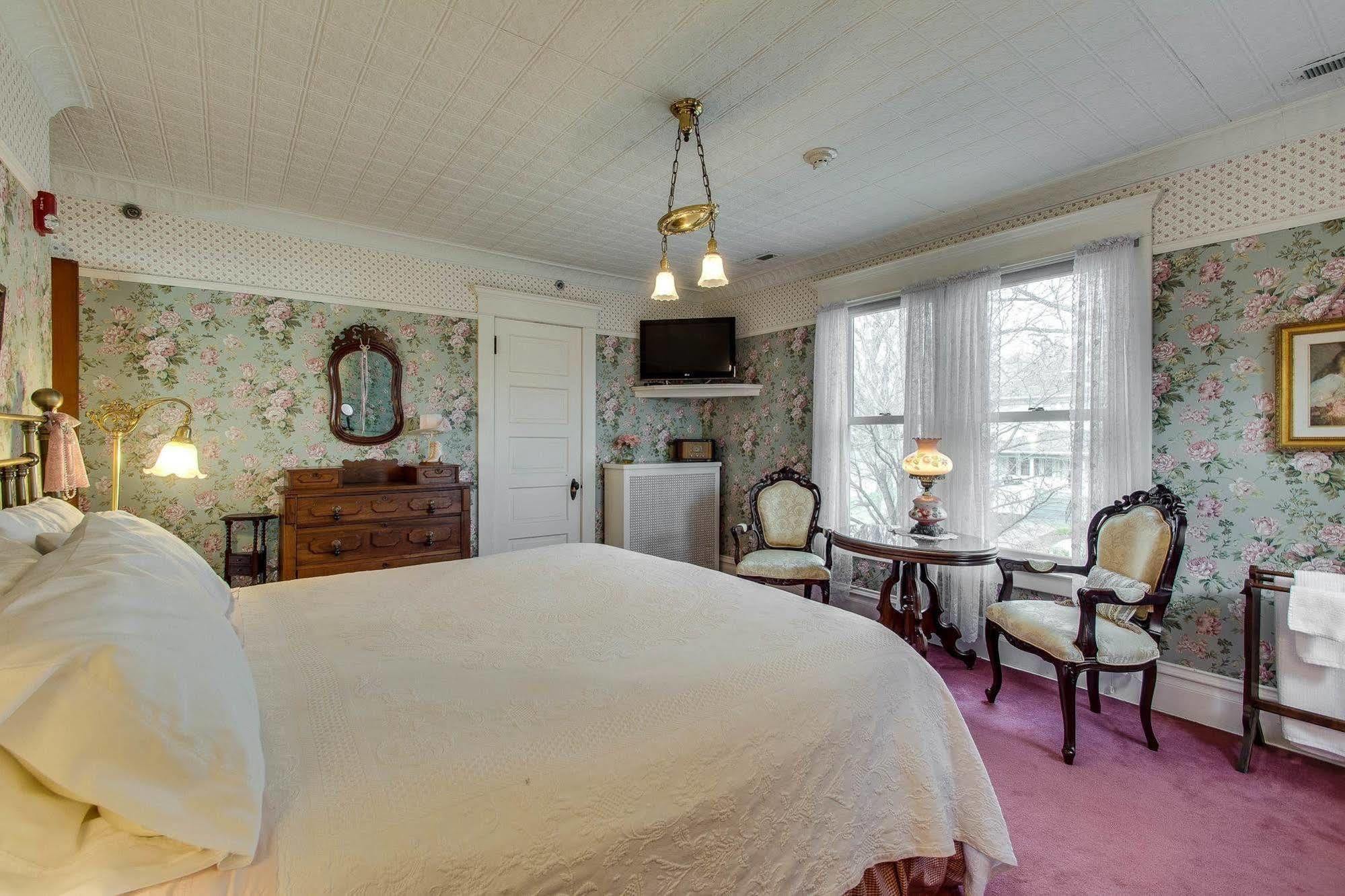 Harrison House Bed & Breakfast 内珀维尔 外观 照片
