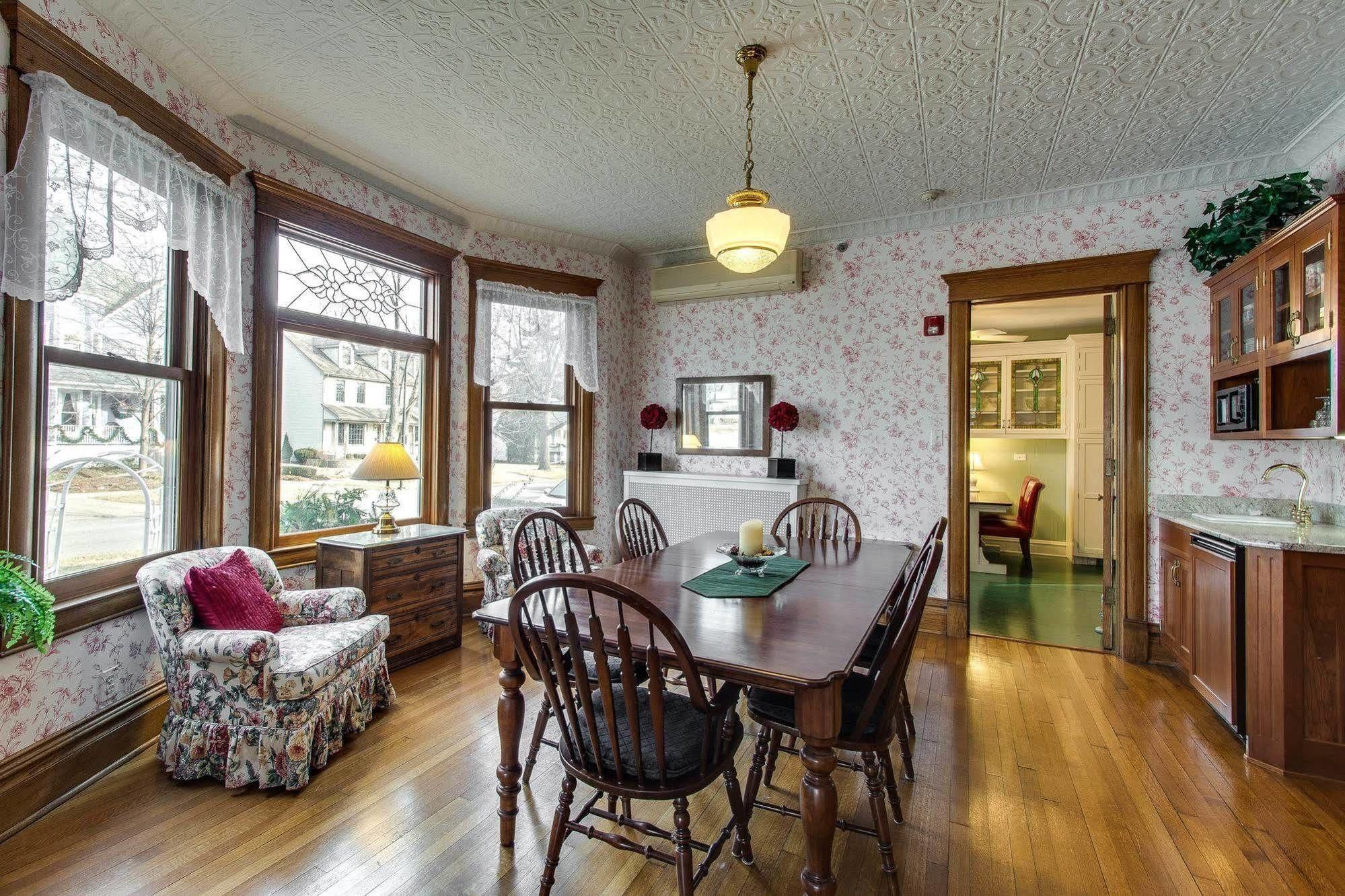 Harrison House Bed & Breakfast 内珀维尔 外观 照片