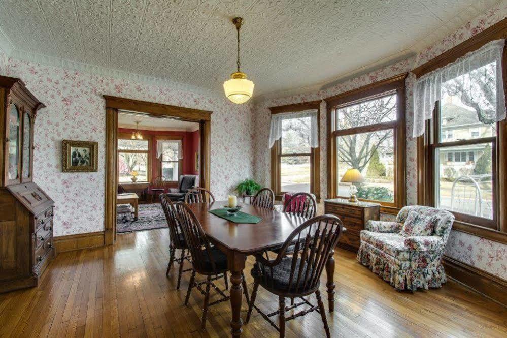 Harrison House Bed & Breakfast 内珀维尔 外观 照片