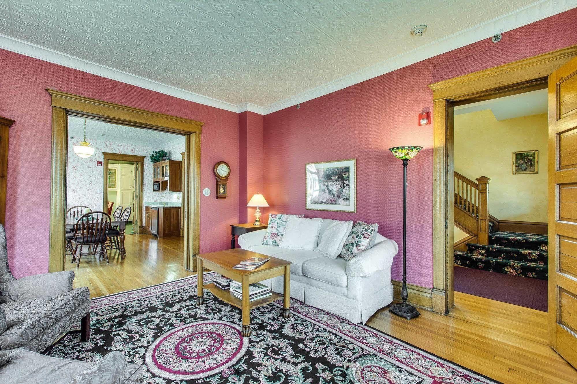 Harrison House Bed & Breakfast 内珀维尔 外观 照片