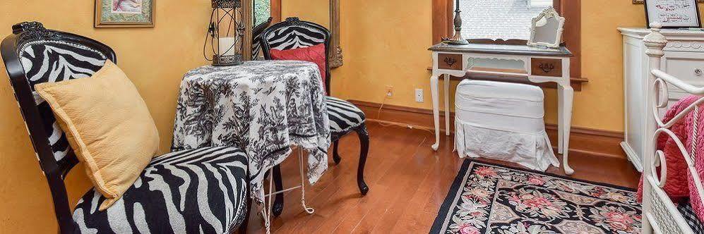 Harrison House Bed & Breakfast 内珀维尔 外观 照片