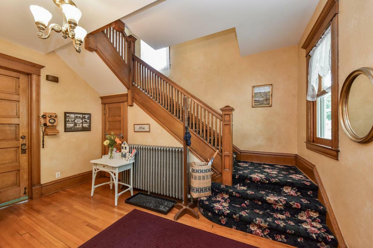 Harrison House Bed & Breakfast 内珀维尔 外观 照片