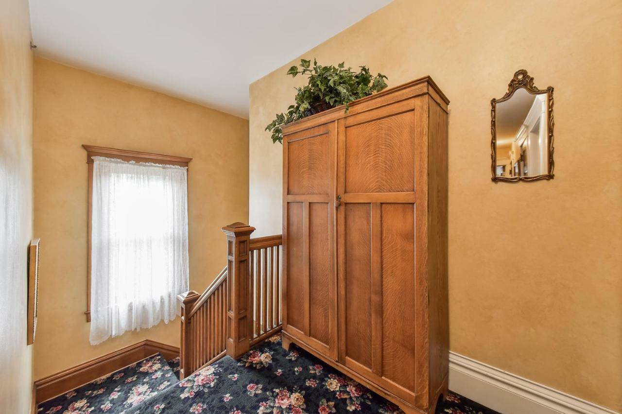 Harrison House Bed & Breakfast 内珀维尔 外观 照片