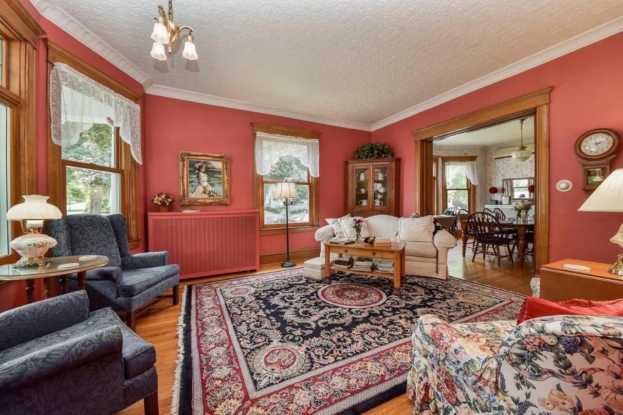 Harrison House Bed & Breakfast 内珀维尔 外观 照片
