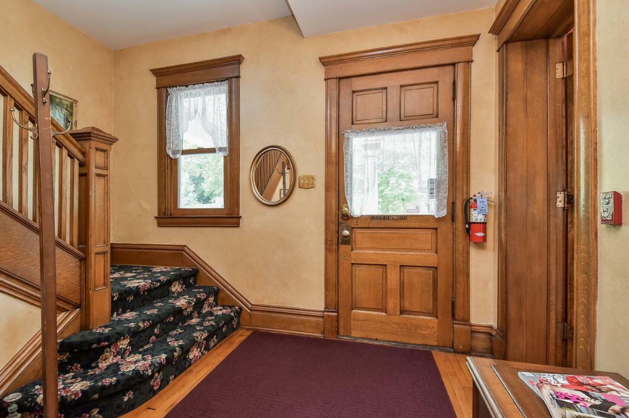Harrison House Bed & Breakfast 内珀维尔 外观 照片