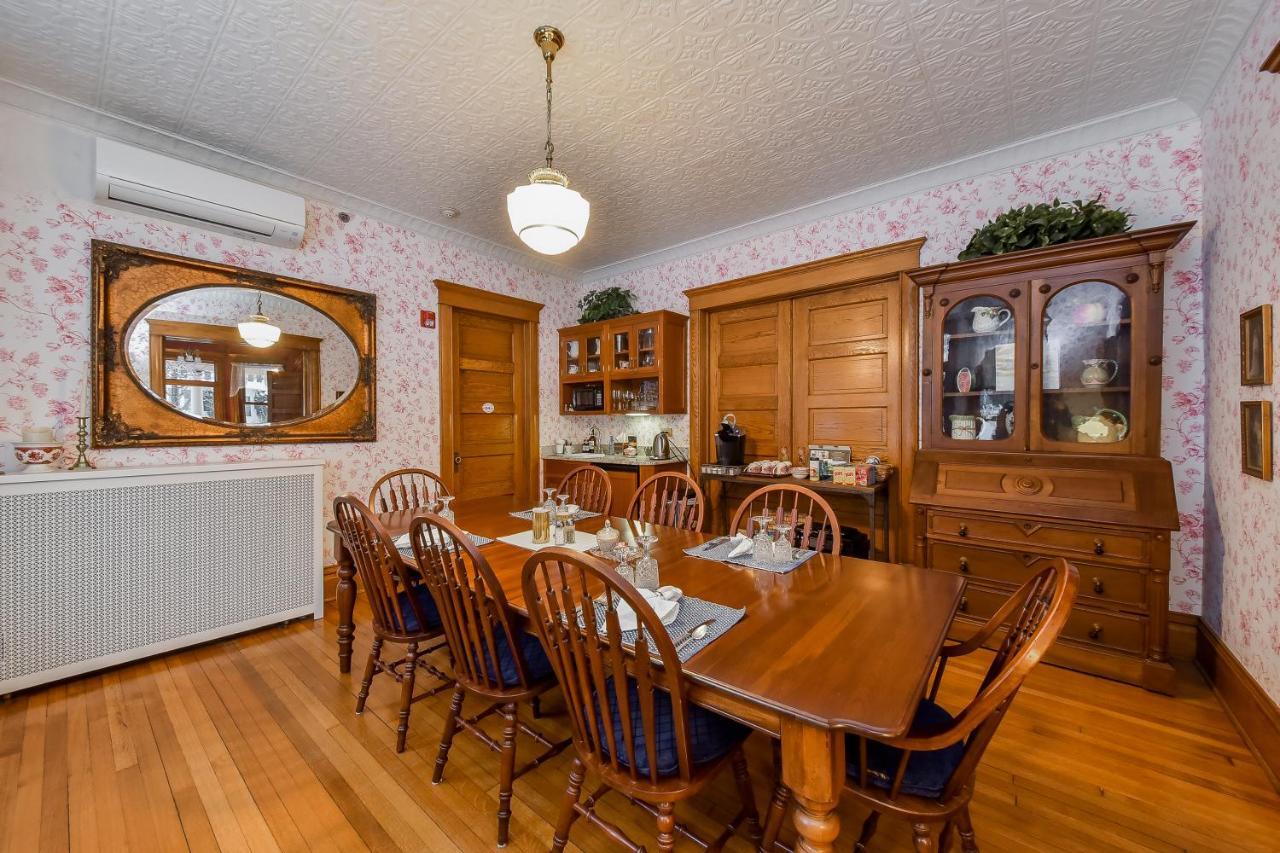 Harrison House Bed & Breakfast 内珀维尔 外观 照片