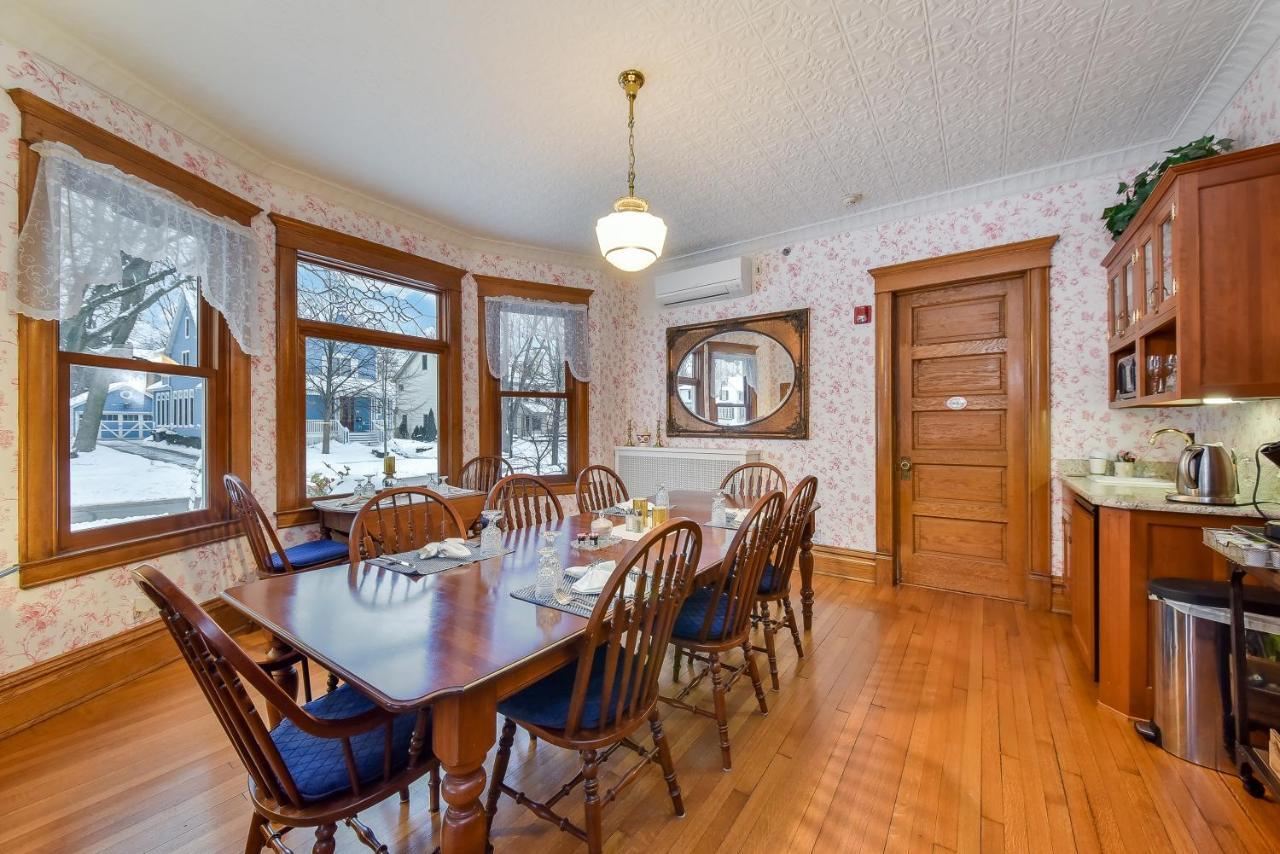 Harrison House Bed & Breakfast 内珀维尔 外观 照片